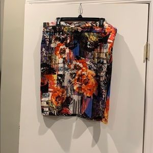 Printed abstract pencil skirt.
